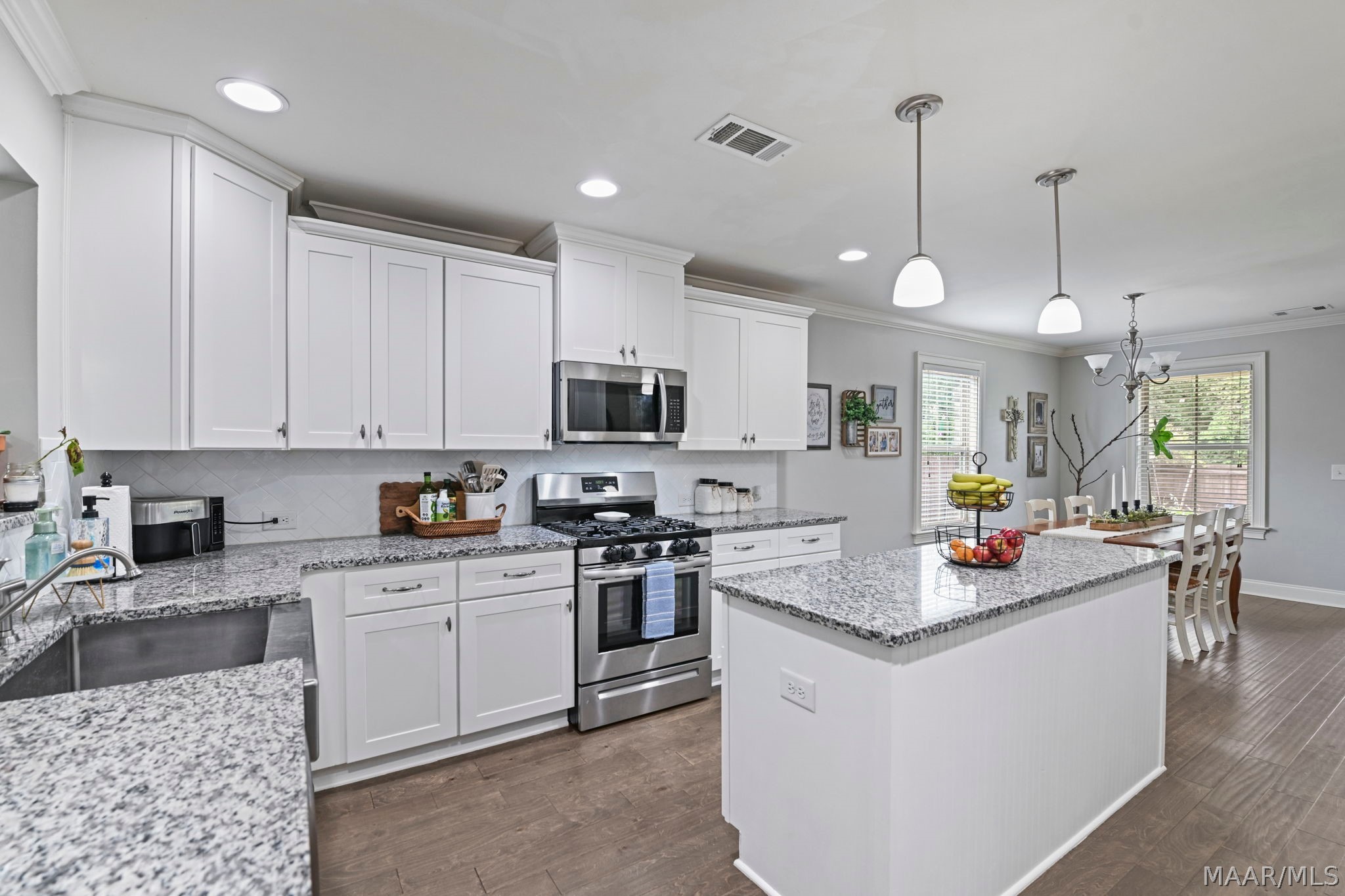 1129 Benjamin Way - Photo 4