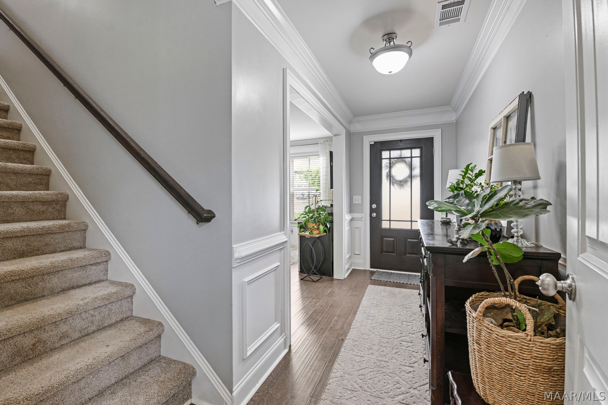 1129 Benjamin Way - Photo 2