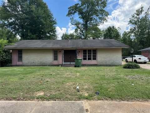 Photo of 857 QUEENSBURY Drive, Montgomery, AL 36116 (MLS # 586928)