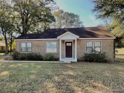 Photo of 1301 Moores Ferry Road, Selma, AL 36701 (MLS # 581347)