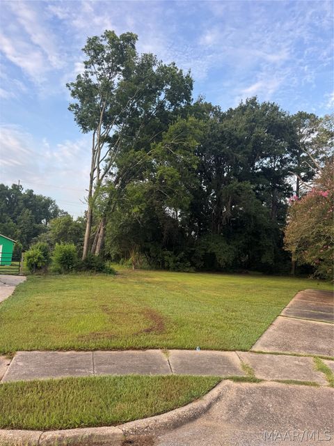 Photo of 4420 Sussex Drive, Montgomery, AL 36116 (MLS # 588912)