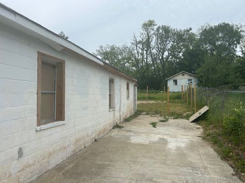 Photo of 545 OAK Street, Montgomery, AL 36104 (MLS # 585474)