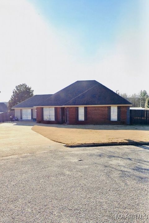 Photo of 82 Plantation Way, Deatsville, AL 36022 (MLS # 582229)