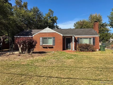 Photo of 2727 Pelzer Avenue, Montgomery, AL 36109 (MLS # 581282)