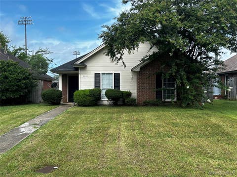 Photo of 2068 ABERDEEN Drive, Montgomery, AL 36116 (MLS # 588853)