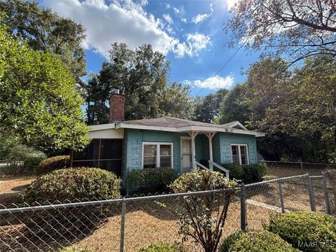 Photo of 402 Johnson Street, Selma, AL 36701 (MLS # 580518)