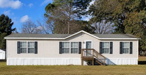 Photo of 46 Airport Street E, Centreville, AL 35042 (MLS # 586793)