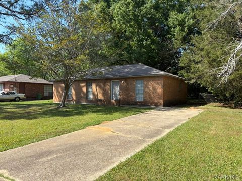 Photo of 3825 Pickfair Street, Montgomery, AL 36116 (MLS # 585687)