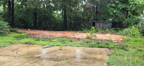Photo of 303 Cranbrook Court, Prattville, AL 36067 (MLS # 587819)