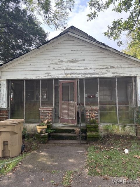 Photo of 2010 1st Avenue, Selma, AL 36703 (MLS # 582906)