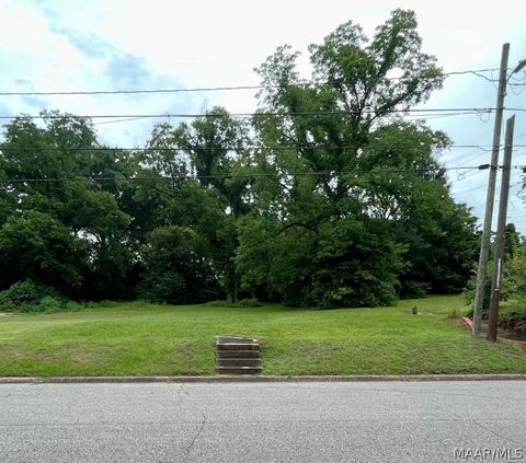 Photo of 1161 Bragg Street, Montgomery, AL 36108 (MLS # 559915) Photo of 1161 Bragg Street, Montgomery, AL 36108 (MLS # 559915)