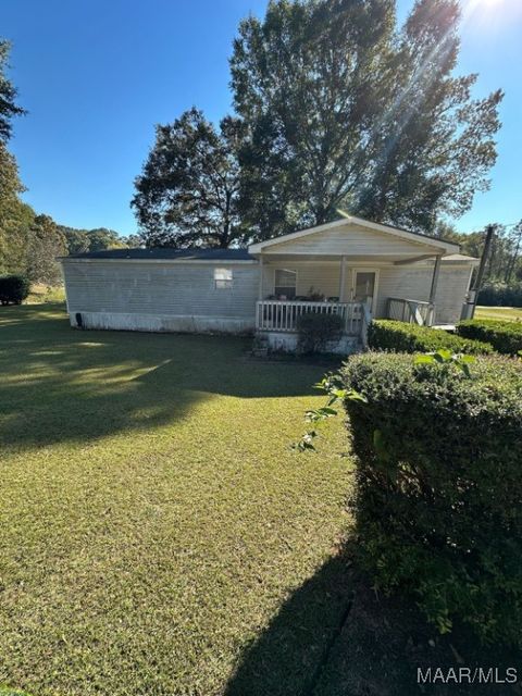 Photo of 392 County Road 517, Valley, AL 36703 (MLS # 582109)