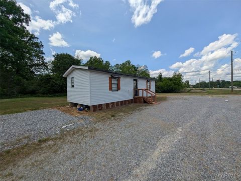 Photo of 923 W 3rd Street, Luverne, AL 36049 (MLS # 577105)
