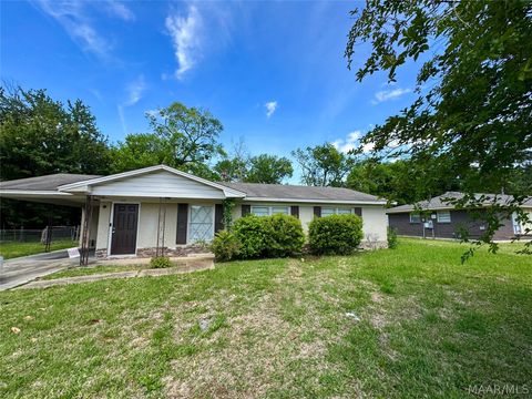 Photo of 4426 NARROW LANE Road, Montgomery, AL 36116 (MLS # 586486)