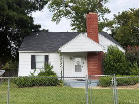 Photo of 1005 Memorial Avenue, Selma, AL 36701 (MLS # 589639)