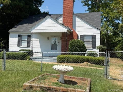 Photo of 1005 Memorial Avenue, Selma, AL 36701 (MLS # 589639)