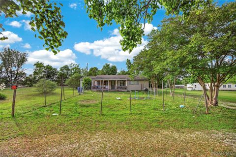 Photo of 2579 COUNTY RD 85 Road, Deatsville, AL 36022 (MLS # 586687)
