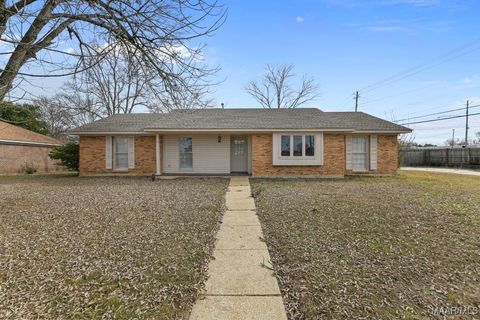 Photo of 1843 Heatherton Drive, Montgomery, AL 36106 (MLS # 582412)