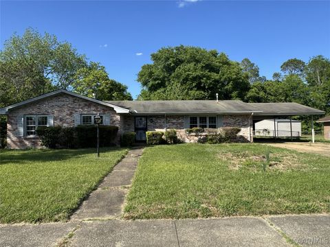 Photo of 415 W Wilding Drive, Montgomery, AL 36116 (MLS # 585585)