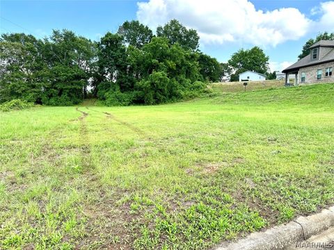 Photo of 16 Riverhills Drive, Tallassee, AL 36078 (MLS # 558631)