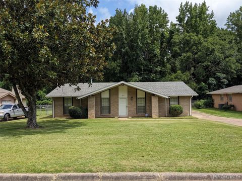Photo of 2912 McFadden Drive, Tuskegee, AL 36088 (MLS # 585140)
