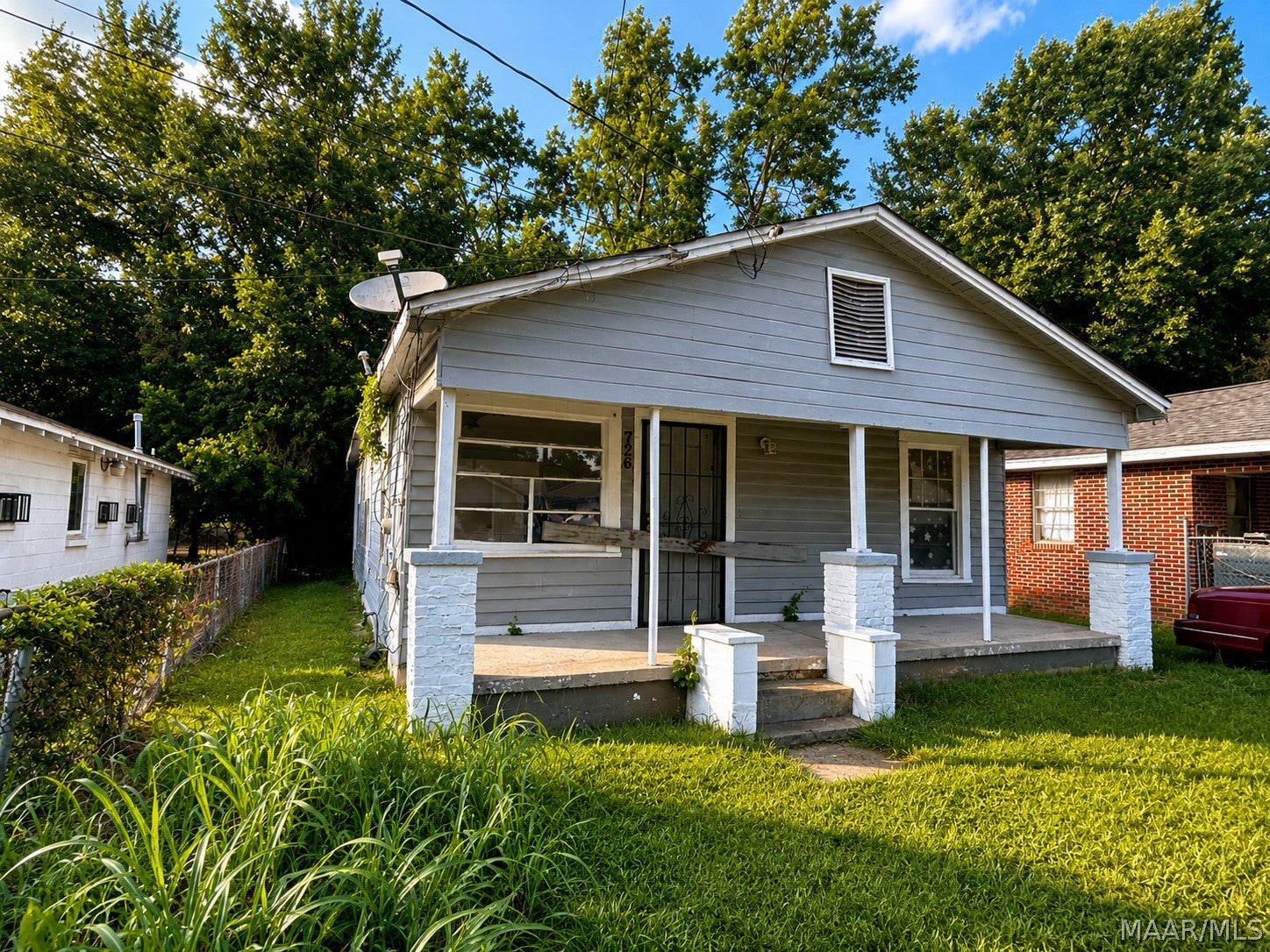 726 Alexander Street - Photo 2