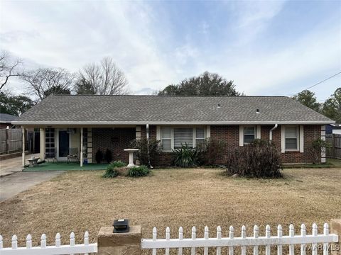 Photo of 4056 Narrow Lane Road, Montgomery, AL 36111 (MLS # 582318)