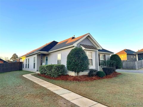 Photo of 207 GRAND PARK Drive, Deatsville, AL 36022 (MLS # 581791)