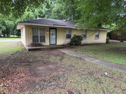 Photo of 5818 Wares Ferry Road, Montgomery, AL 36117 (MLS # 586563)