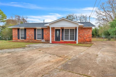 Photo of 500 Lawndale Lane, Montgomery, AL 36109 (MLS # 583192)