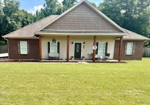 Photo of 200 Jennifer Lane, Deatsville, AL 36022 (MLS # 582729)