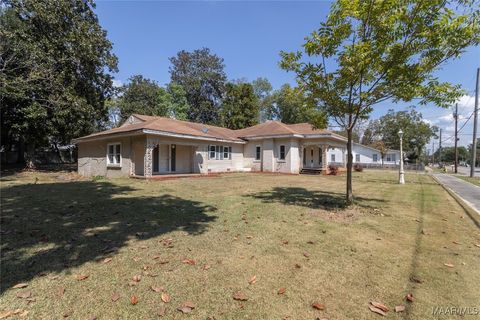 Photo of 400 S 2ND Avenue S, Clanton, AL 35045 (MLS # 580619)