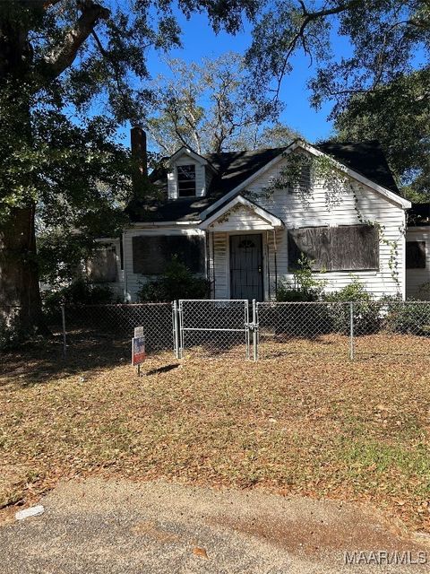 Photo of 214 Landsend Avenue, Selma, AL 36701 (MLS # 581315)
