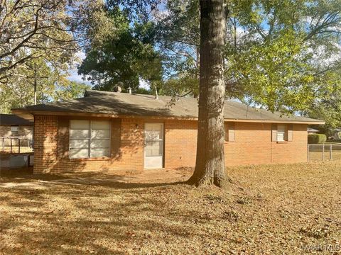 Photo of 195 Meadow Lane Drive, Elmore, AL 36025 (MLS # 580561)