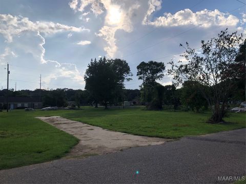 Photo of 101 Pinehaardt Drive, Selma, AL 36701 (MLS # 561465) Photo of 101 Pinehaardt Drive, Selma, AL 36701 (MLS # 561465)