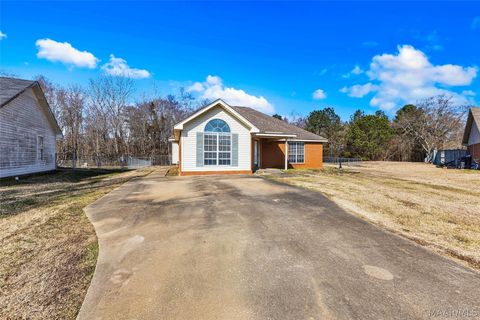 Photo of 135 Cardinal Court, Wetumpka, AL 36092 (MLS # 583739)