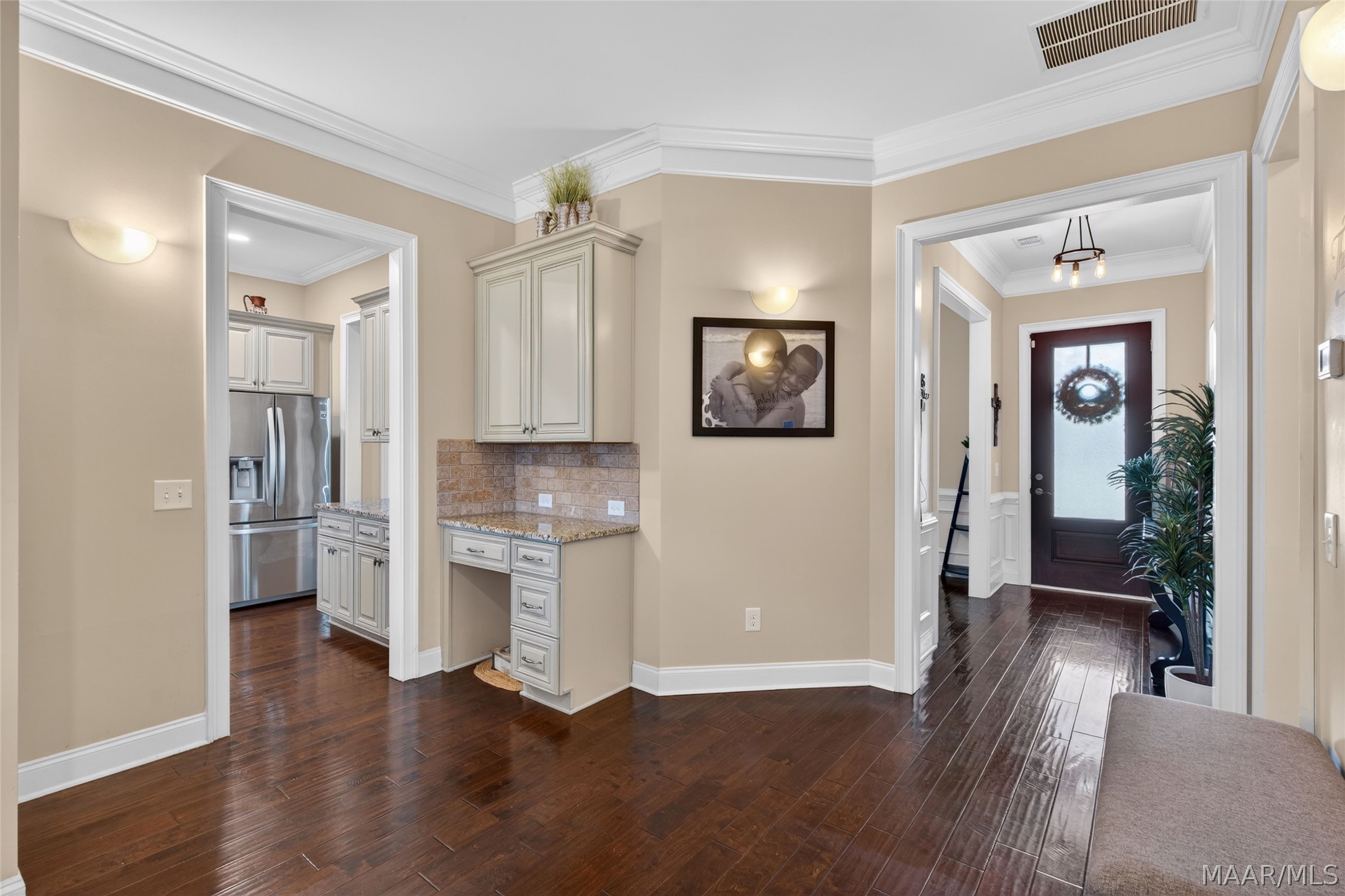 380 SYDNEY Drive S - Photo 3