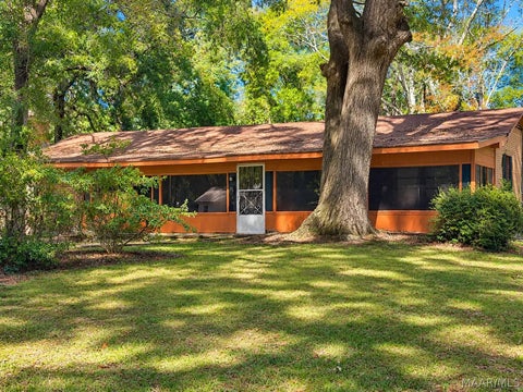 Photo of 30 Dogwood Drive, Montgomery, AL 36108 (MLS # 591194)