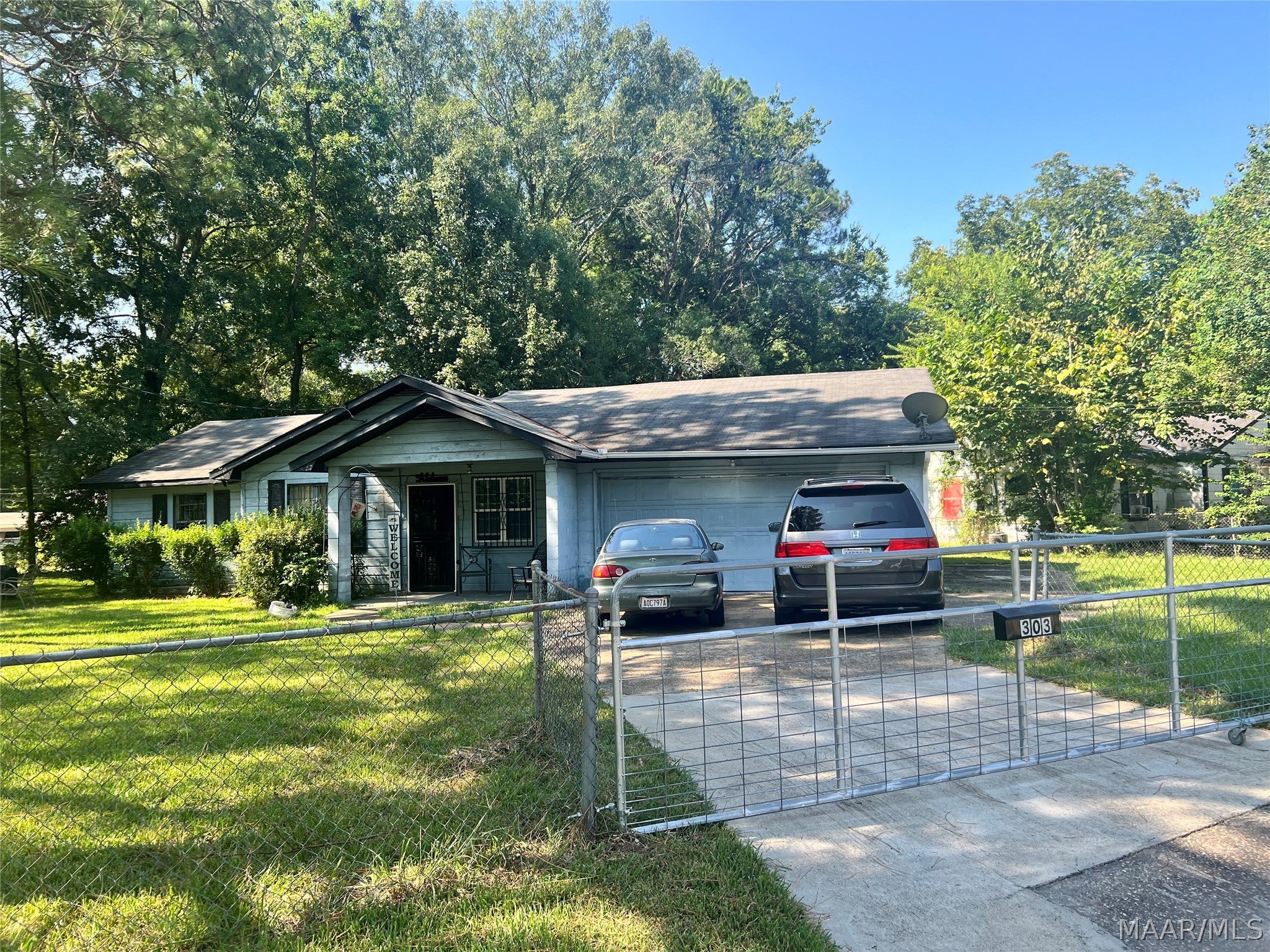 303 Azalea Drive - Photo 2