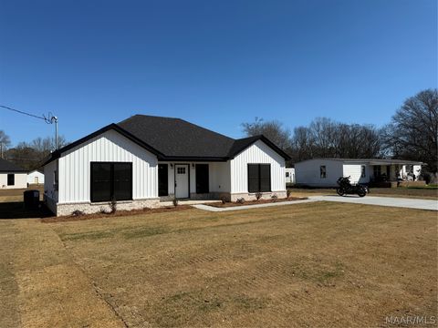 Photo of 122 Carr Street, Tallassee, AL 36078 (MLS # 586474)