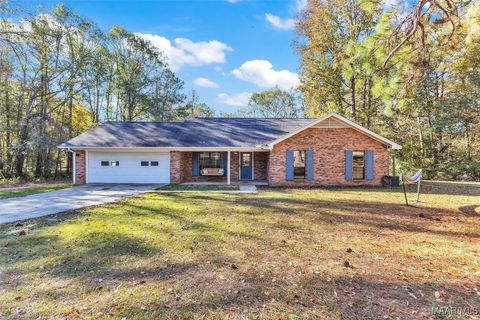 Photo of 1401 POSSUM TROT Road, Deatsville, AL 36022 (MLS # 581610)