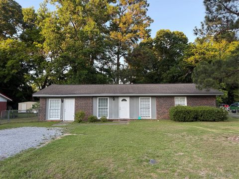 Photo of 302 Woodbine Street, Selma, AL 36701 (MLS # 586767)