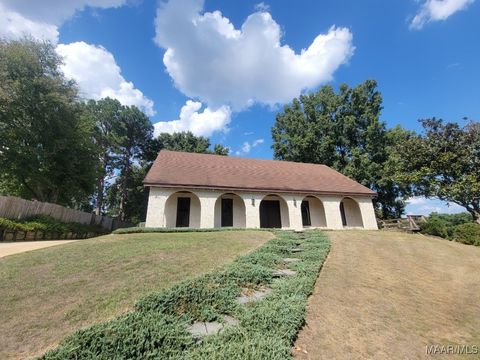 Photo of 3735 Woodhill Road, Montgomery, AL 36109 (MLS # 580328)