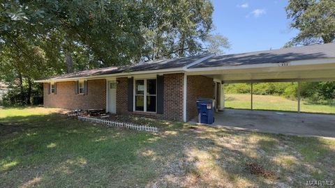 Photo of 152 MEADOW LANE Drive, Elmore, AL 36025 (MLS # 580153)