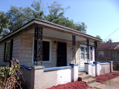 Photo of 1927 PHILPOT Street, Selma, AL 36701 (MLS # 583401)