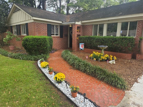 Photo of 941 PARKWOOD Court, Montgomery, AL 36109 (MLS # 589952)