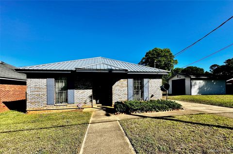 Photo of 2035 Greenville Street, Montgomery, AL 36107 (MLS # 585483)