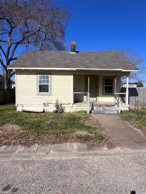 Photo of 67 Clark Street, Wetumpka, AL 36092 (MLS # 583986)