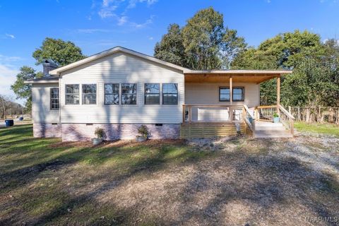 Photo of 203 Briar Loop Road, Deatsville, AL 36022 (MLS # 582395)