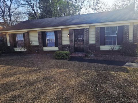 Photo of 700 SOUTHLAWN Drive, Montgomery, AL 36108 (MLS # 581385)